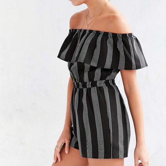 UO Striped Off-The-Shoulder Romper XS - Picture 1 of 4